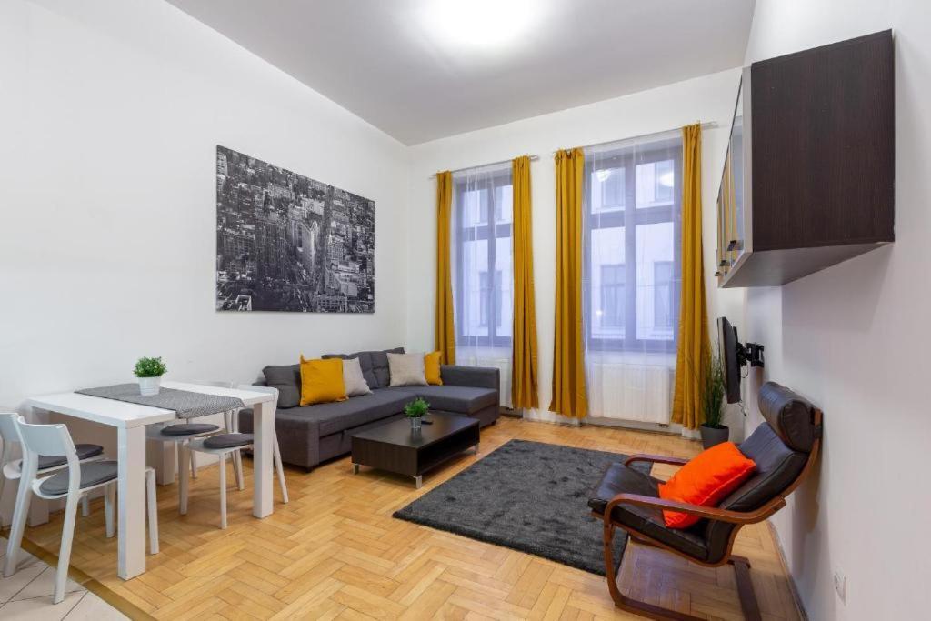 Downtown Home In The Gozsdu Garden Budapest Exterior foto